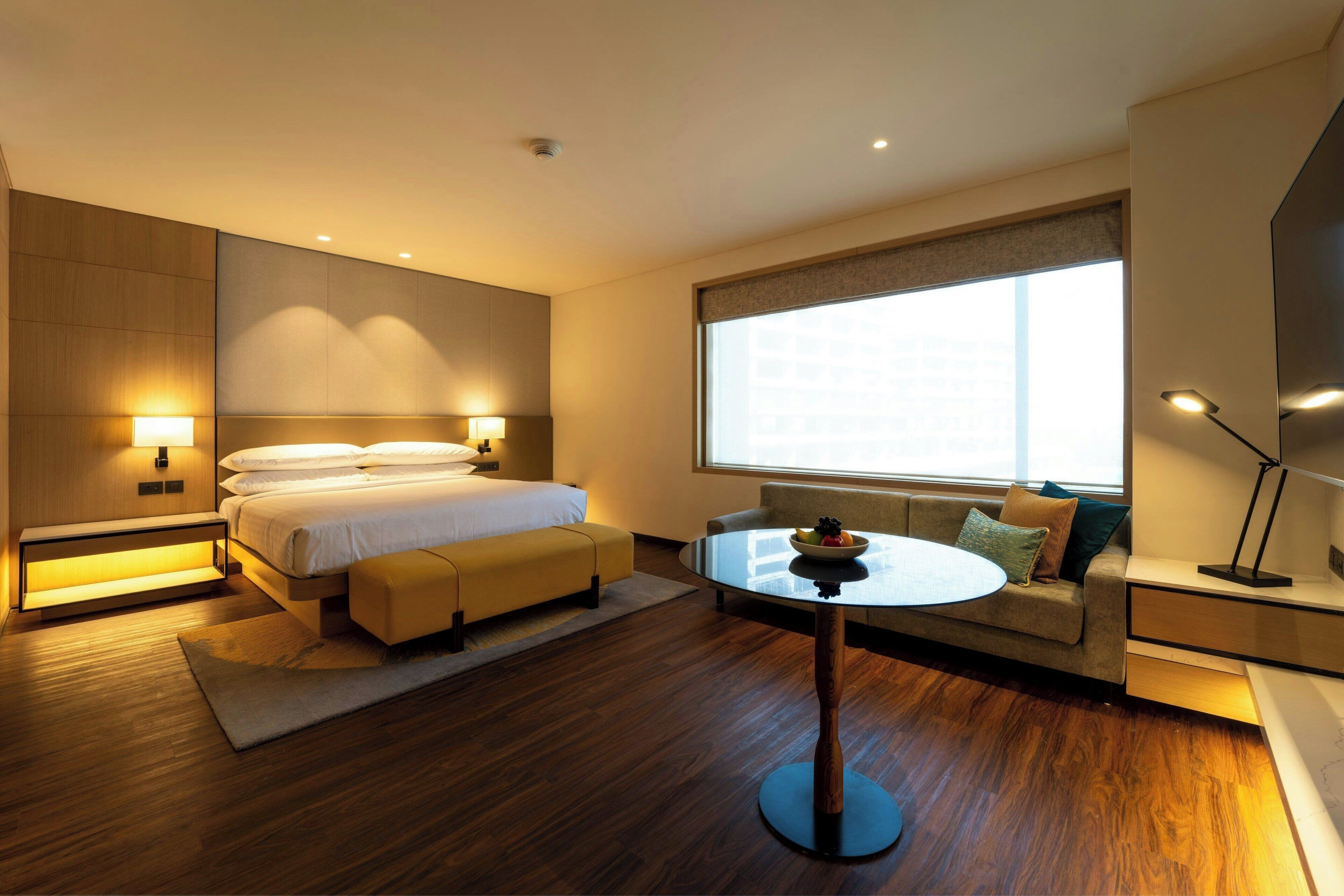 Studio Suite, 1 King Bed, City View