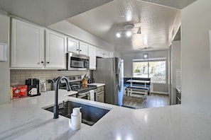 Fridge, microwave, stovetop, dishwasher