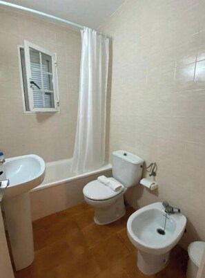 Ensemble douche/baignoire, bidet