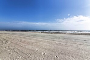 På stranden