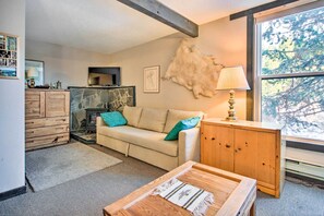 TV, fireplace, DVD player, books - Cozy Big Sky Studio ~ 1 Mile to Mtn Village! (Big Sky)