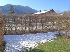 Property grounds - Cozy T3 apartment with terrace and parking, pets allowed, at the foot of ski-bus shuttle (Samoëns)
