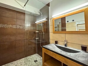 Hair dryer - Cozy 2-Room Apartment for 4, Ski-in/Ski-out, South-East Balcony at Les Grangeraies, St Martin (Les Belleville)