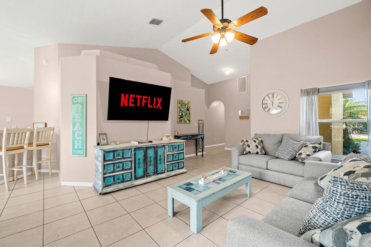 Walk to the Beach - 3/2 Beach Themed Townhome