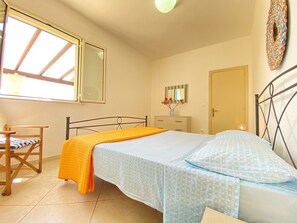 4 bedrooms, desk, iron/ironing board, travel crib