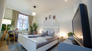 2 bedrooms, travel crib, free WiFi, bed sheets
