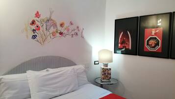 Kahden hengen economy-huone | Yksilöllisesti sisustettu, työpöytä, ilmainen Wi-Fi