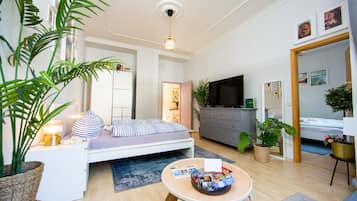 2 bedrooms, travel crib, free WiFi, bed sheets
