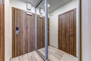 Comfort-Studio | 1 Schlafzimmer, Allergikerbettwaren, Schreibtisch