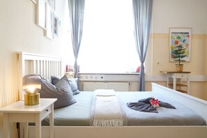 2 bedrooms, travel cot, free WiFi, bed sheets