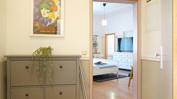 2 Schlafzimmer, Reisekinderbett, kostenloses WLAN, Bettwäsche