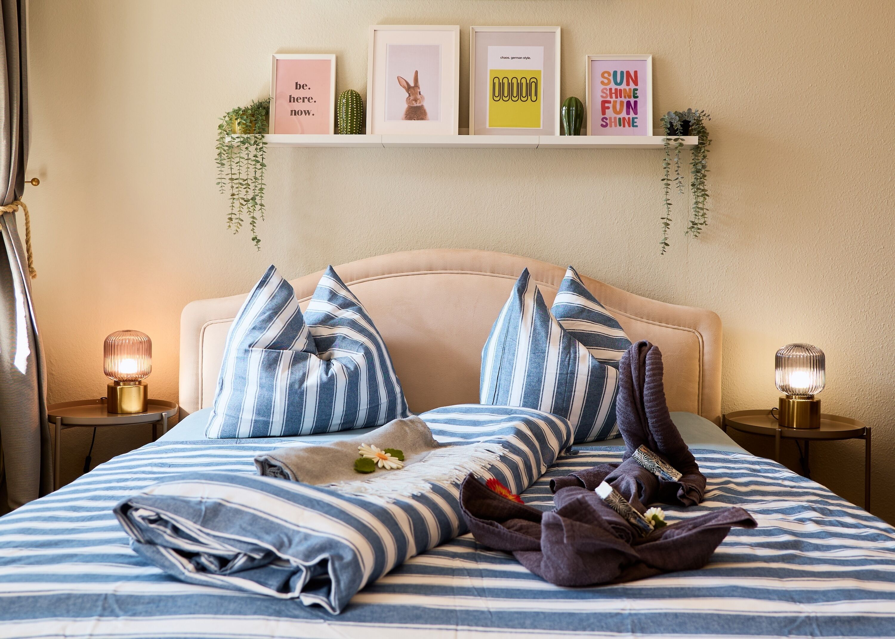 2 quartos, ferros/tábuas de passar roupa, berço de viagem