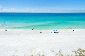 Beach nearby - TERRA PALMS: Beach cottage with community pool one block from the beach! (Destin)