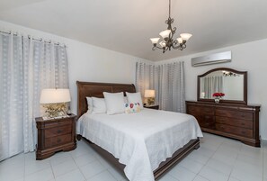 Villa | 4 chambres, coffres-forts dans les chambres, bureau, Wi-Fi gratuit