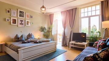 2 habitaciones, tabla de planchar con plancha y cuna de viaje