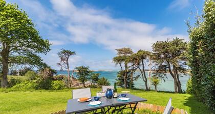 Bretagne, Cote de Granit Rose, Chalet belle vue mer, les pieds dans l'eau