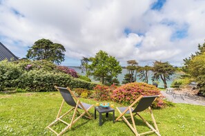 Property grounds - Brittany, Cote de Granit Rose, Chalet with sea view, feet in the water (Trébeurden)