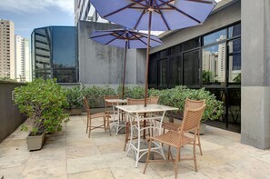 Apartment | Outdoor dining