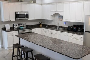 冰箱、微波炉、烤箱、炉灶