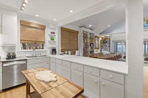 Fridge, microwave, oven, stovetop - Monte Verde - Gulf-front, Prime Location, Amazing Views, Short Walk to Seaside (Seagrove Beach)