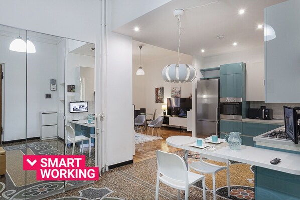 Kühlschrank, Mikrowelle, Ofen, Geschirrspüler