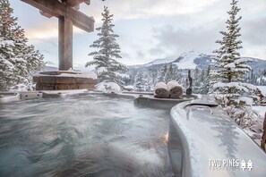 Tina de hidromasaje al aire libre