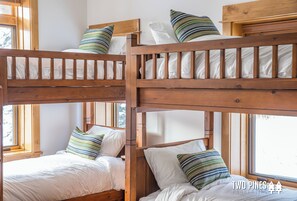 4 habitaciones, tabla de planchar con plancha, wifi y ropa de cama
