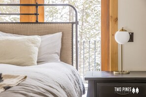 5 habitaciones, tabla de planchar con plancha, wifi y ropa de cama 