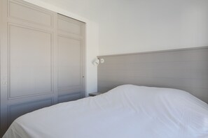 2 slaapkamers, een strijkplank/strijkijzer, gratis wifi