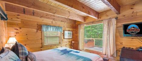 Una camera tipo dependance con un letto, una finestra, una cassettiera e un cartello per Mountain Comfort Cabin Rentals.