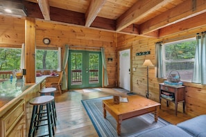 Interior - Free Dollywood tix -Pine Ridge · unwind and unplug in a peaceful setting (Sevierville)