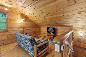 Smart TV - Free Dollywood tix and relaxing hot tub in woods (Sevierville)