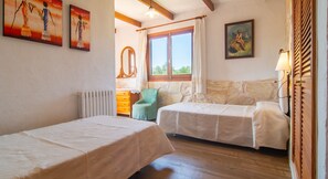4 habitaciones, tabla de planchar con plancha y wifi gratis