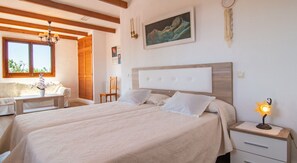 4 bedrooms, iron/ironing board, free WiFi, bed sheets