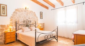 3 bedrooms, free WiFi, bed sheets