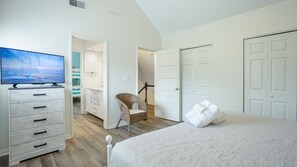 3 habitaciones, escritorio, wifi gratis y ropa de cama