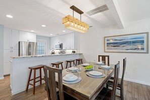 Dining - Relaxing Coastal Getaway w/ Private Deck, BBQ, King Suites & Bunk Room (Hilton Head Island)