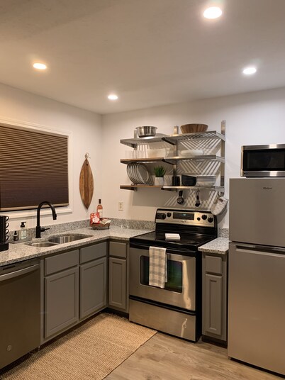 2 BR/Walk Downtown/Local Brews