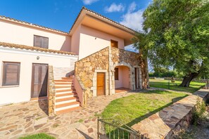 Front of property - Appartamenti Le Carrube vicini al mare (San Teodoro)