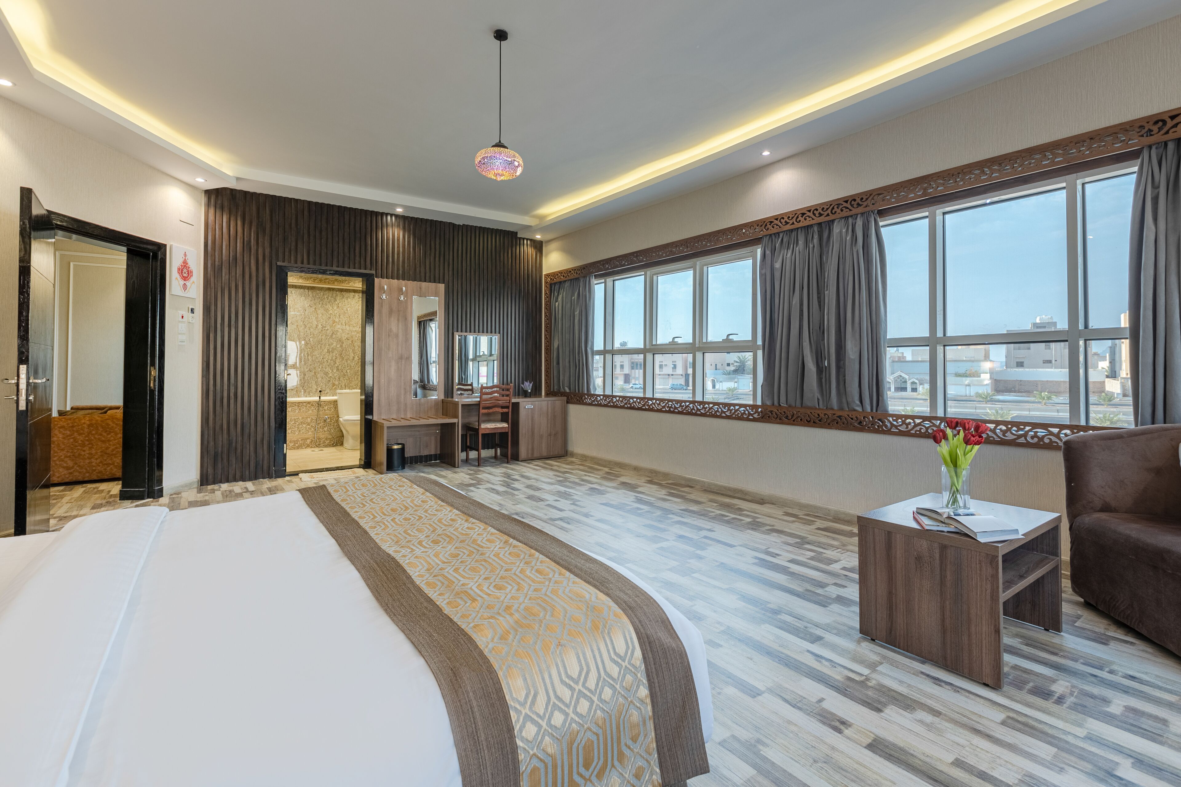 ห้องดีลักซ์สวีท | มินิบาร์, ตู้นิรภัยในห้องพัก, พื้นที่ทำงานแบบใช้แล็ปท็อป, Wi-Fi ฟรี