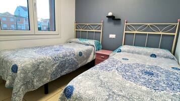 3 slaapkamers, een strijkplank/strijkijzer, reisbedje, wifi