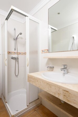 Bathtub, hair dryer