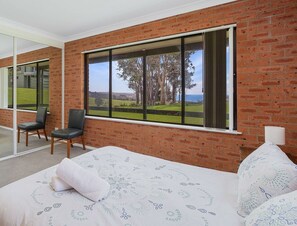 2 bedrooms, iron/ironing board, bed sheets