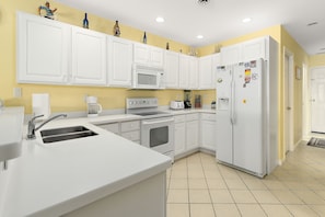 Fridge, microwave, stovetop, dishwasher