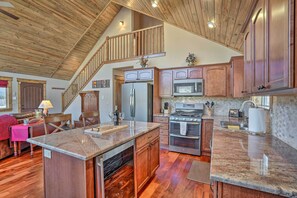 Fridge, microwave, stovetop, dishwasher
