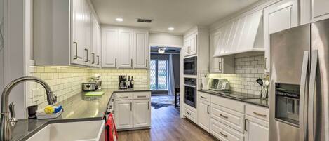 Fridge, microwave, stovetop, dishwasher