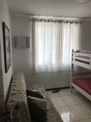 2 bedrooms, WiFi - Near Praia do Forte - second block (Cabo Frio)