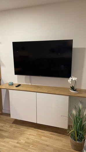 Interior - Gulfhof vacation apartment "Langeoog" with a view of the nature reserve (Grossefehn)