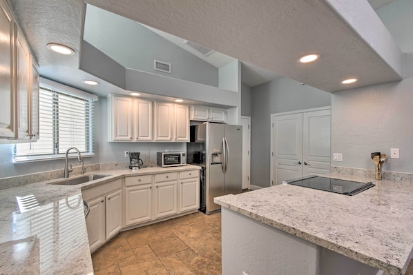Fridge, microwave, stovetop, dishwasher