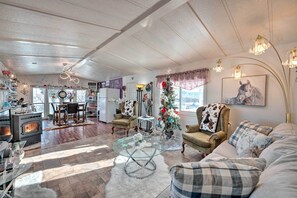 TV, fireplace, DVD player, books